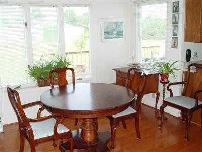 Eat-in Kitchen