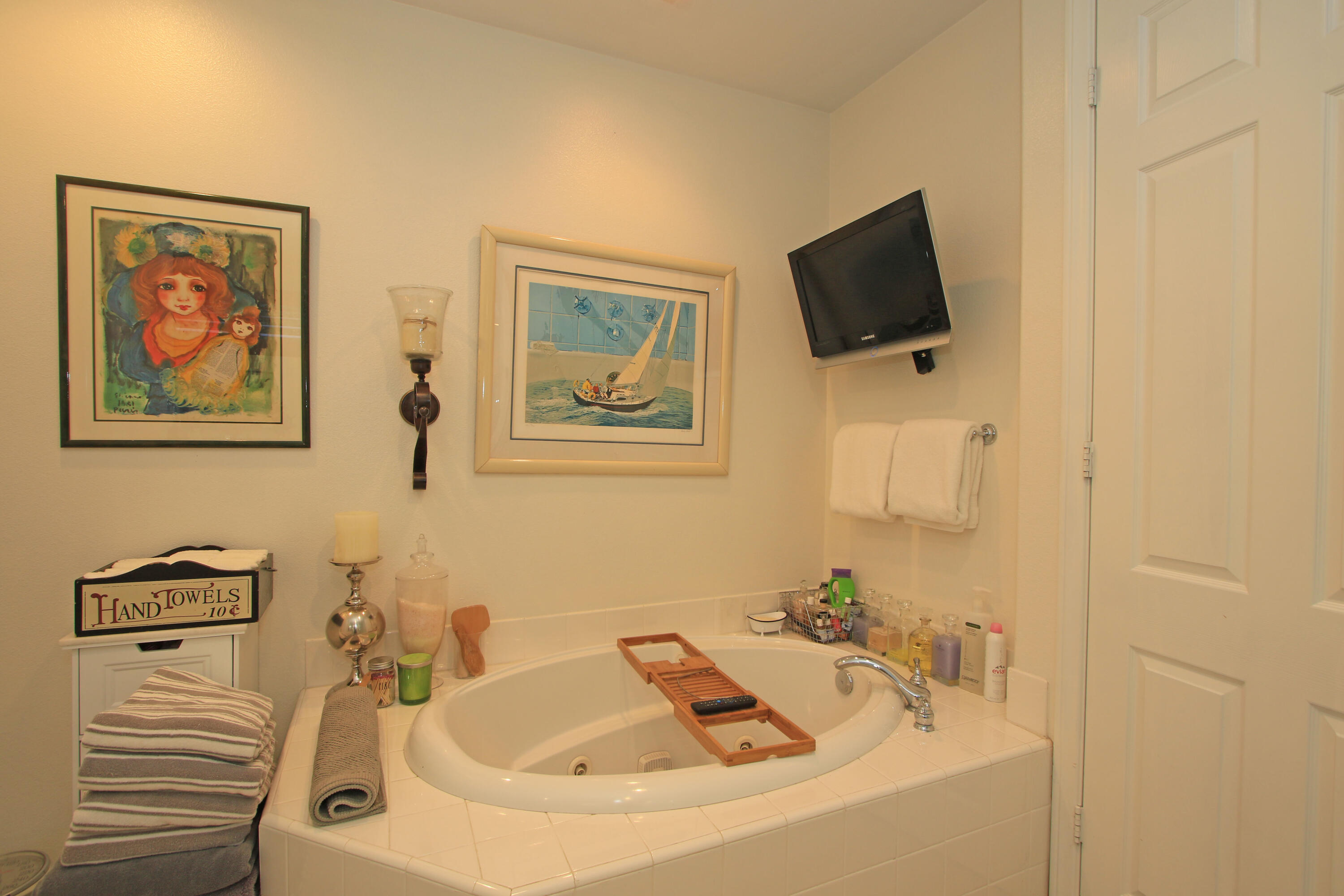 57576 Santa Rosa Trail La Quinta, CA 92253 - Photo 28 of 54 a bathroom with a sink and a bathtub