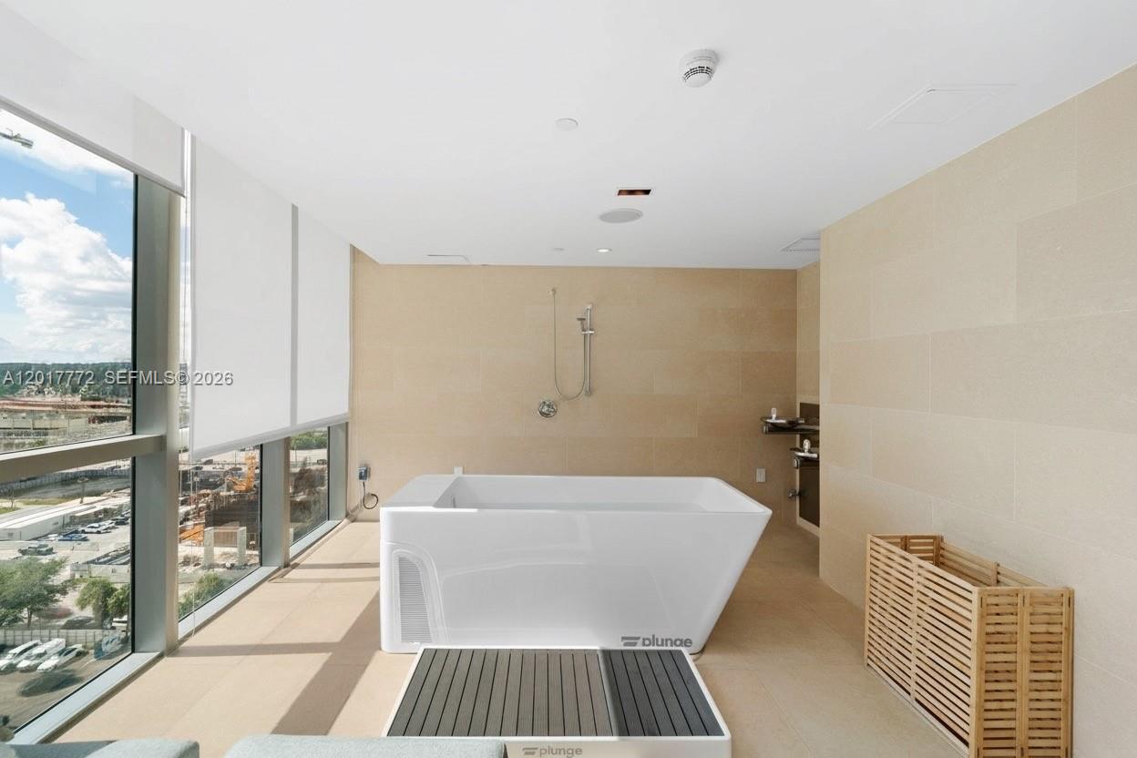 900 Biscayne Boulevard, Unit 4205 Miami, FL 33132 - Photo 20 of 35 a view of a room with a floor to ceiling window and floor to ceiling window