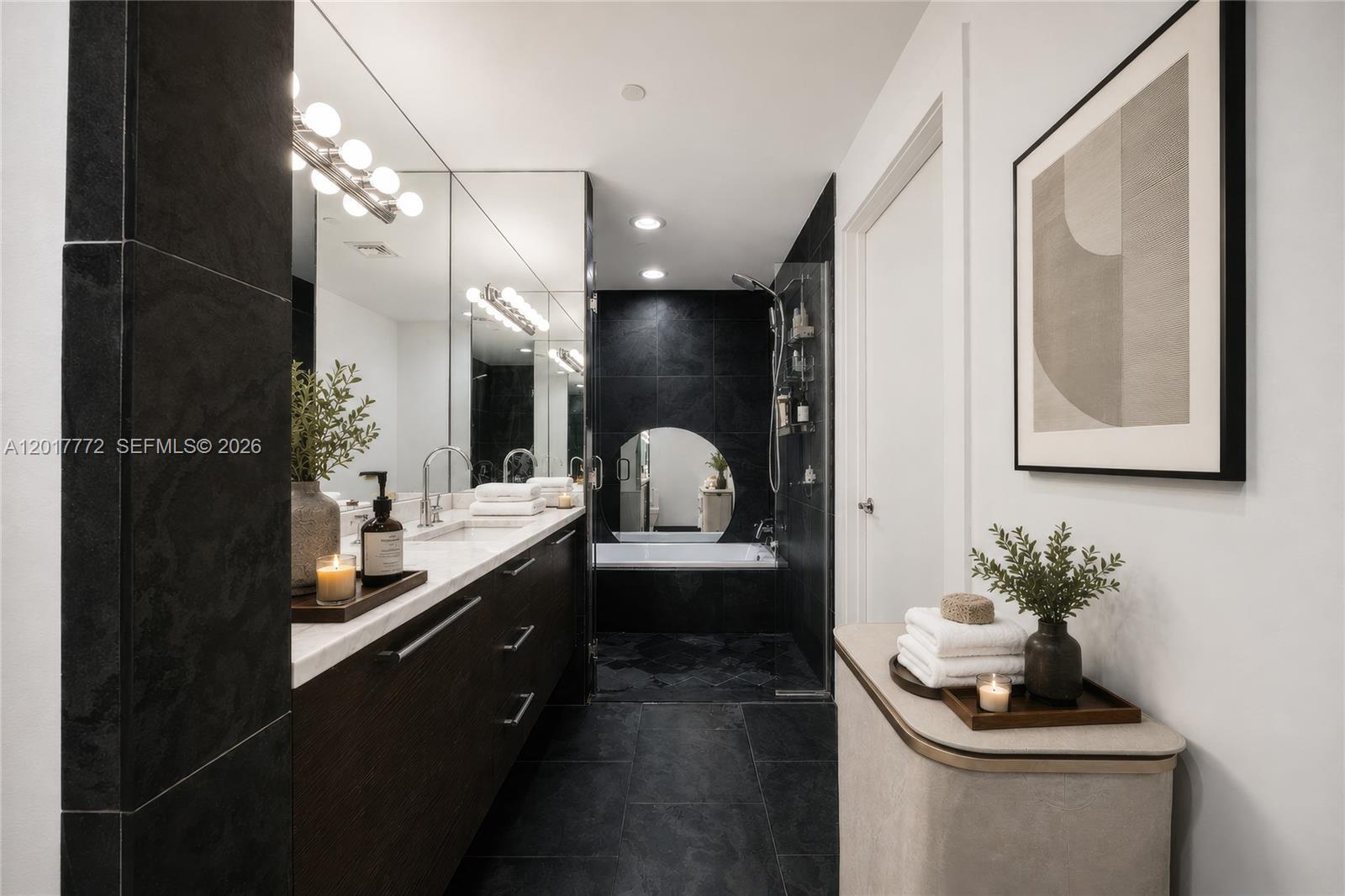 900 Biscayne Boulevard, Unit 4205 Miami, FL 33132 - Photo 7 of 35 Primary Bathroom