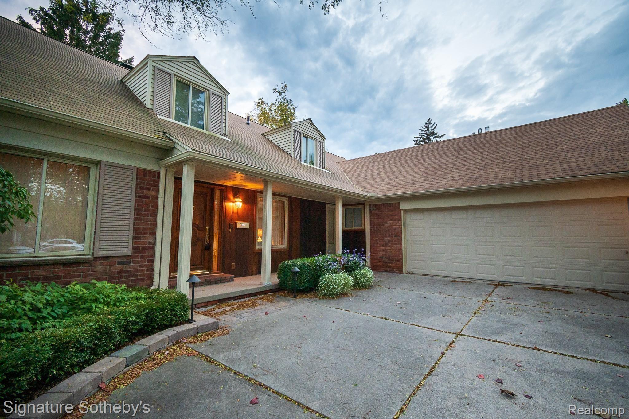 577 Thorntree Road Grosse Pointe, MI 48236 - Photo 5 of 40 DSC_0753.jpg