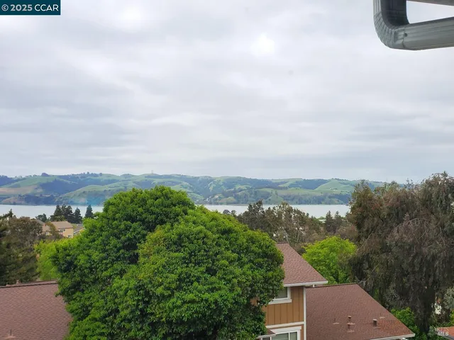 a view of an entrance of the house