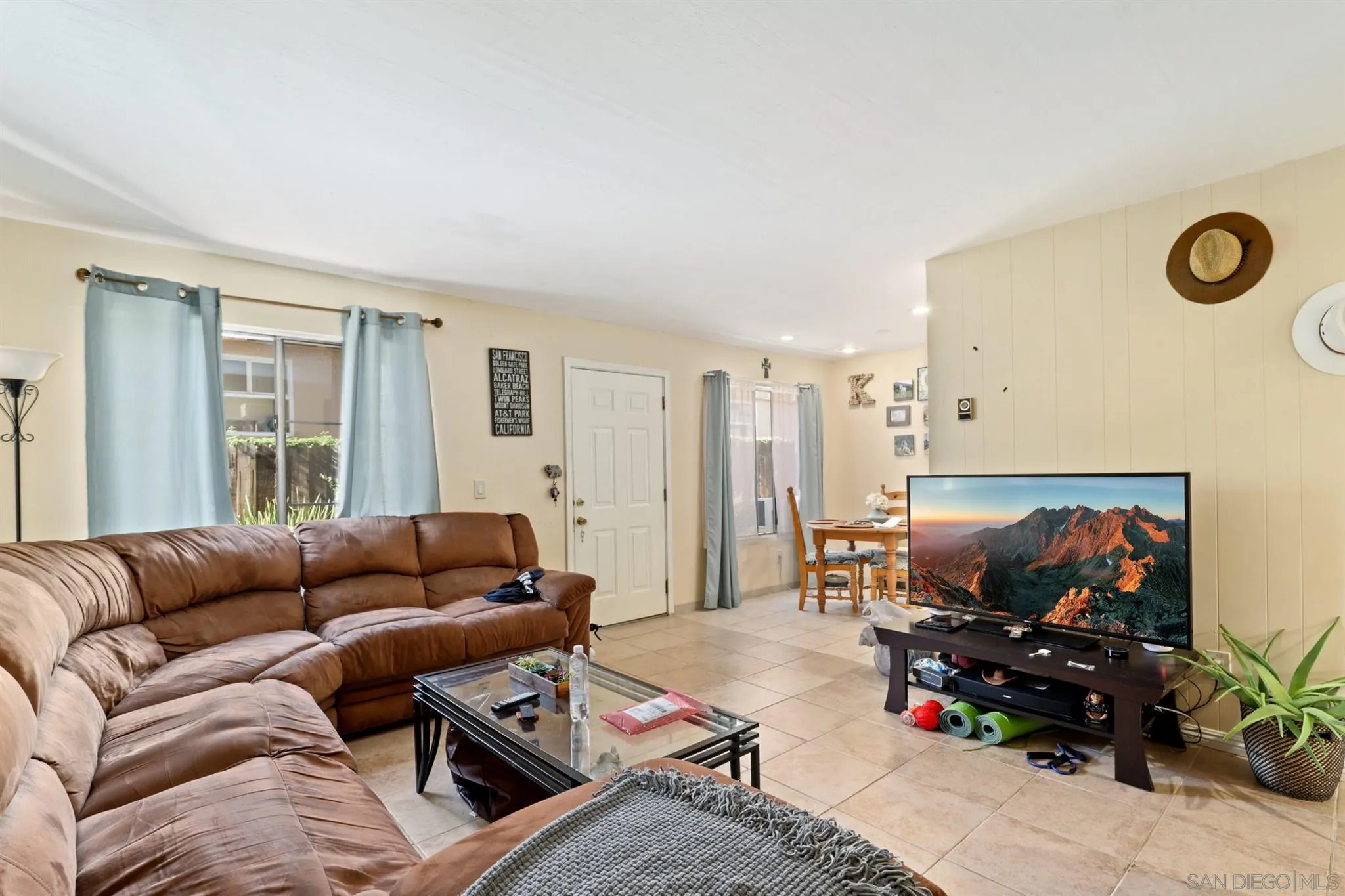 1633 Thomas Avenue San Diego, CA 92109 - Photo 14 of 48 a living room with furniture and a flat screen tv