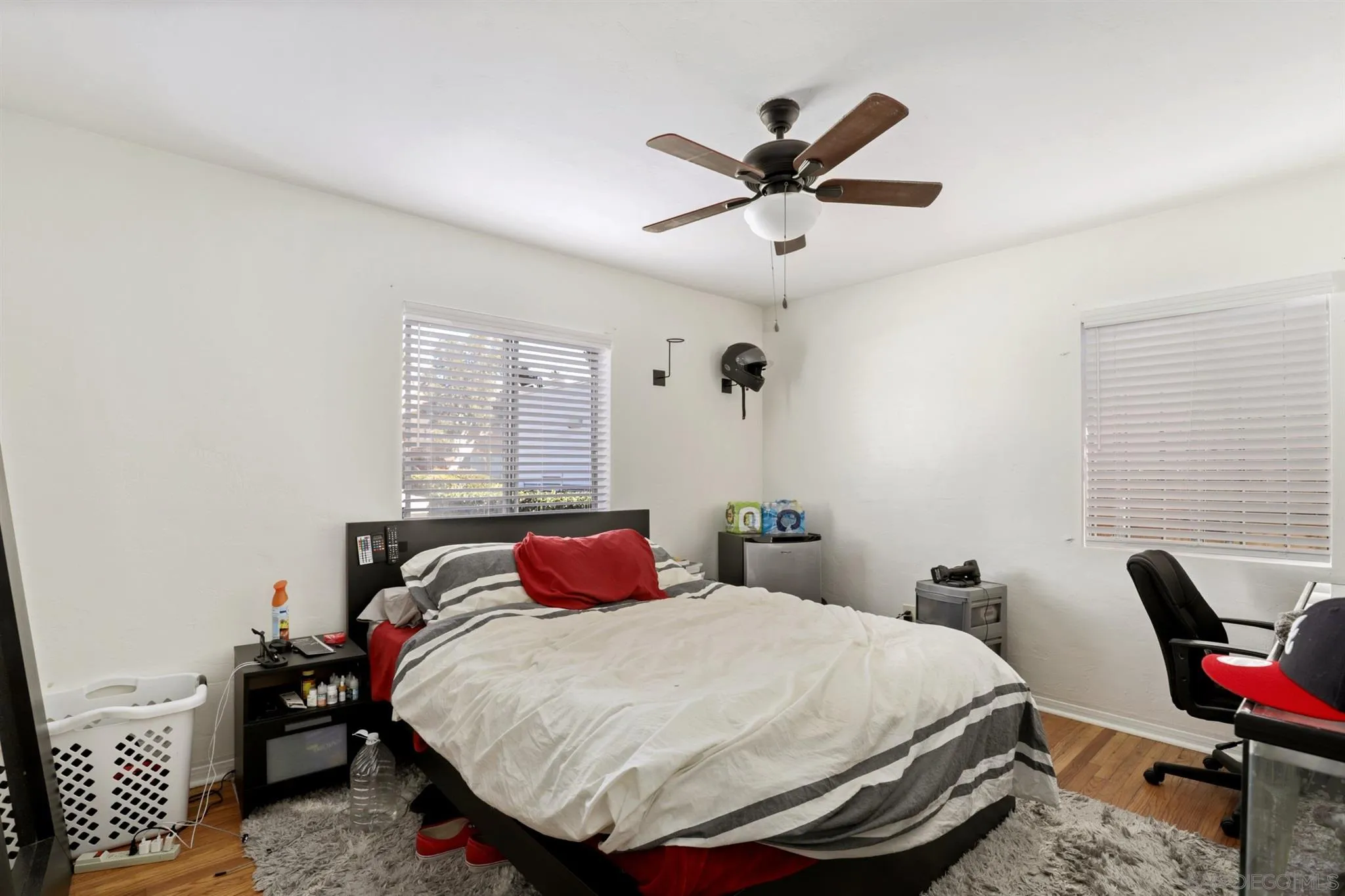 1633 Thomas Avenue San Diego, CA 92109 - Photo 32 of 48 a bedroom with a bed and a window
