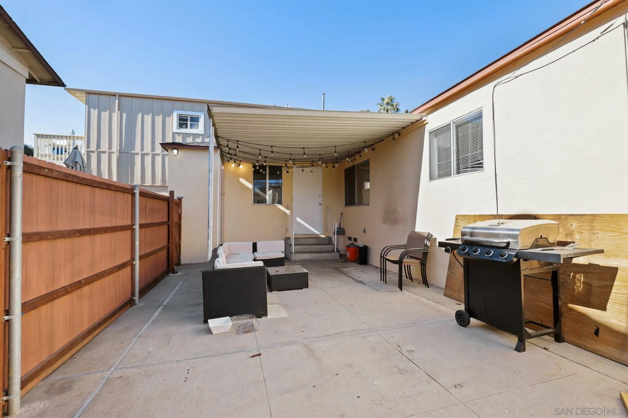 1633 Thomas Avenue San Diego, CA 92109 - Photo 40 of 48 a view of work space with windows