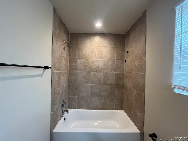 $1,295 | 7113 Micayla Cove, Unit 104, San Antonio, TX 78244