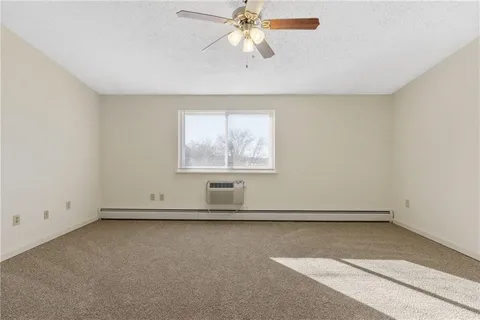 $2,100 | 66 Girard Avenue, Unit 417, Newport, RI 02840