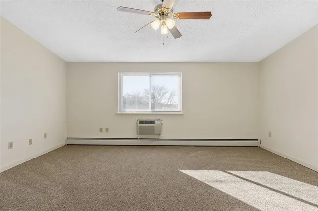 $2,100 | 66 Girard Avenue, Unit 417, Newport, RI 02840