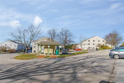 $2,100 | 66 Girard Avenue, Unit 417, Newport, RI 02840