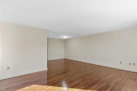 $2,100 | 66 Girard Avenue, Unit 417, Newport, RI 02840