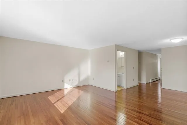 $2,100 | 66 Girard Avenue, Unit 417, Newport, RI 02840