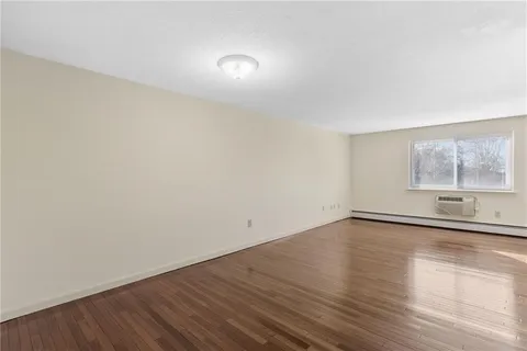 $2,100 | 66 Girard Avenue, Unit 417, Newport, RI 02840