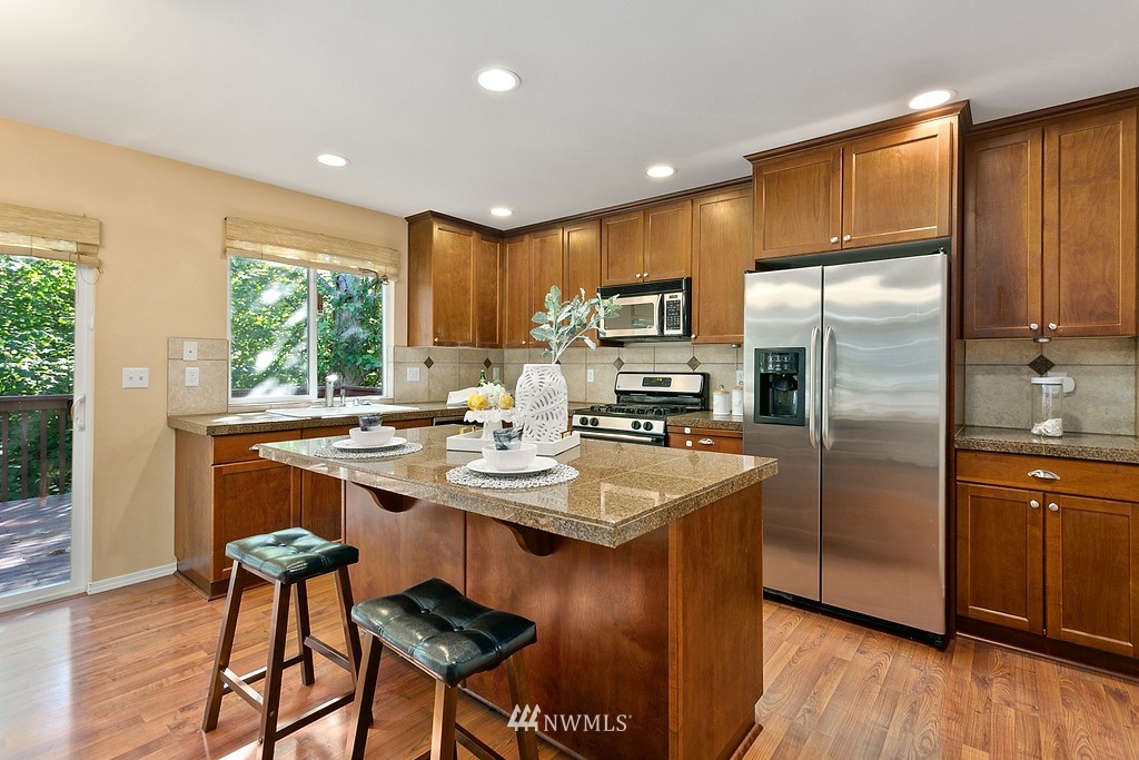2326 Stafford Way Bothell, WA 98012 - Photo 8 of 25