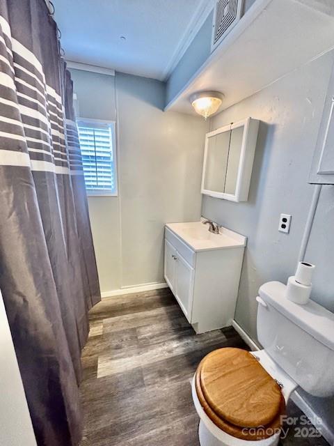 350 39th St Place Southwest Hickory, NC 28602 - Photo 13 of 19 a bathroom with a toilet a sink and a mirror