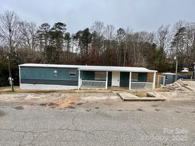 350 39th St Place Southwest Hickory, NC 28602 - Photo 19 of 19 a front view of a house with a yard