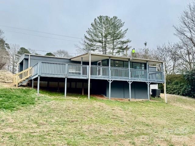 350 39th St Place Southwest Hickory, NC 28602 - Photo 2 of 19 front view of a house with a yard and trees
