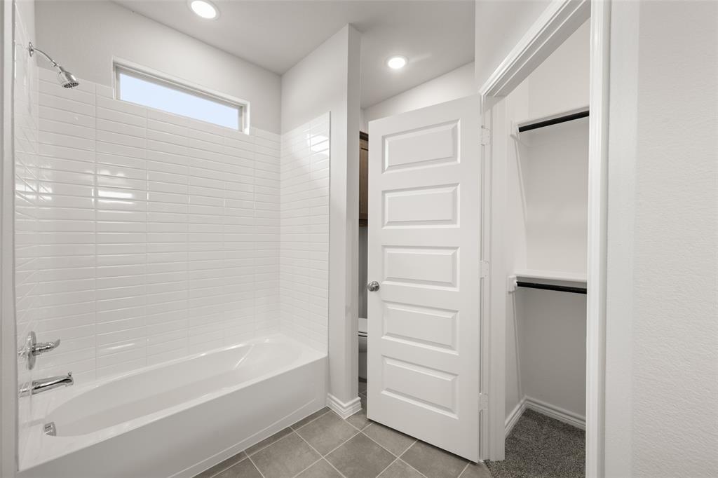 3121-3123 Long Rope Lane Denton, TX 76209 - Photo 18 of 29 3121-3123 Long Rope- Primary Suite-4