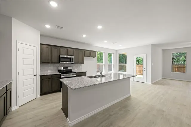 $739,900 | 3121-3123 Long Rope Lane, Denton, TX 76209