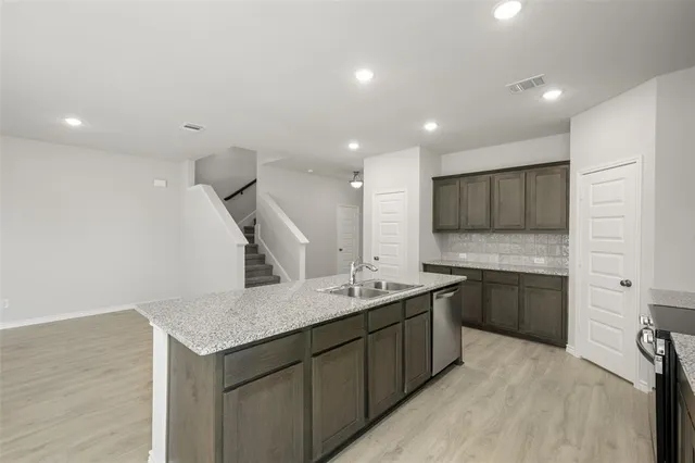 $739,900 | 3121-3123 Long Rope Lane, Denton, TX 76209