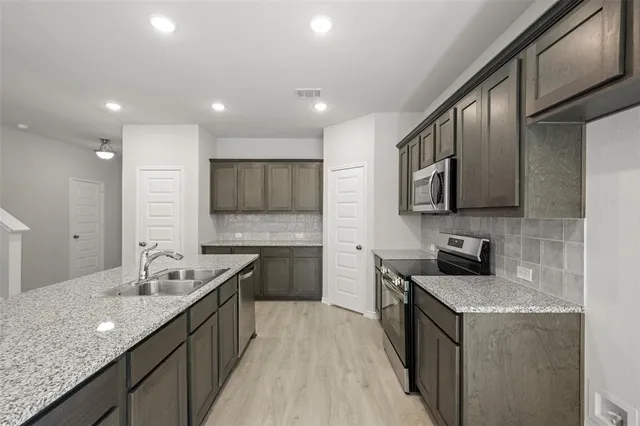 $739,900 | 3121-3123 Long Rope Lane, Denton, TX 76209