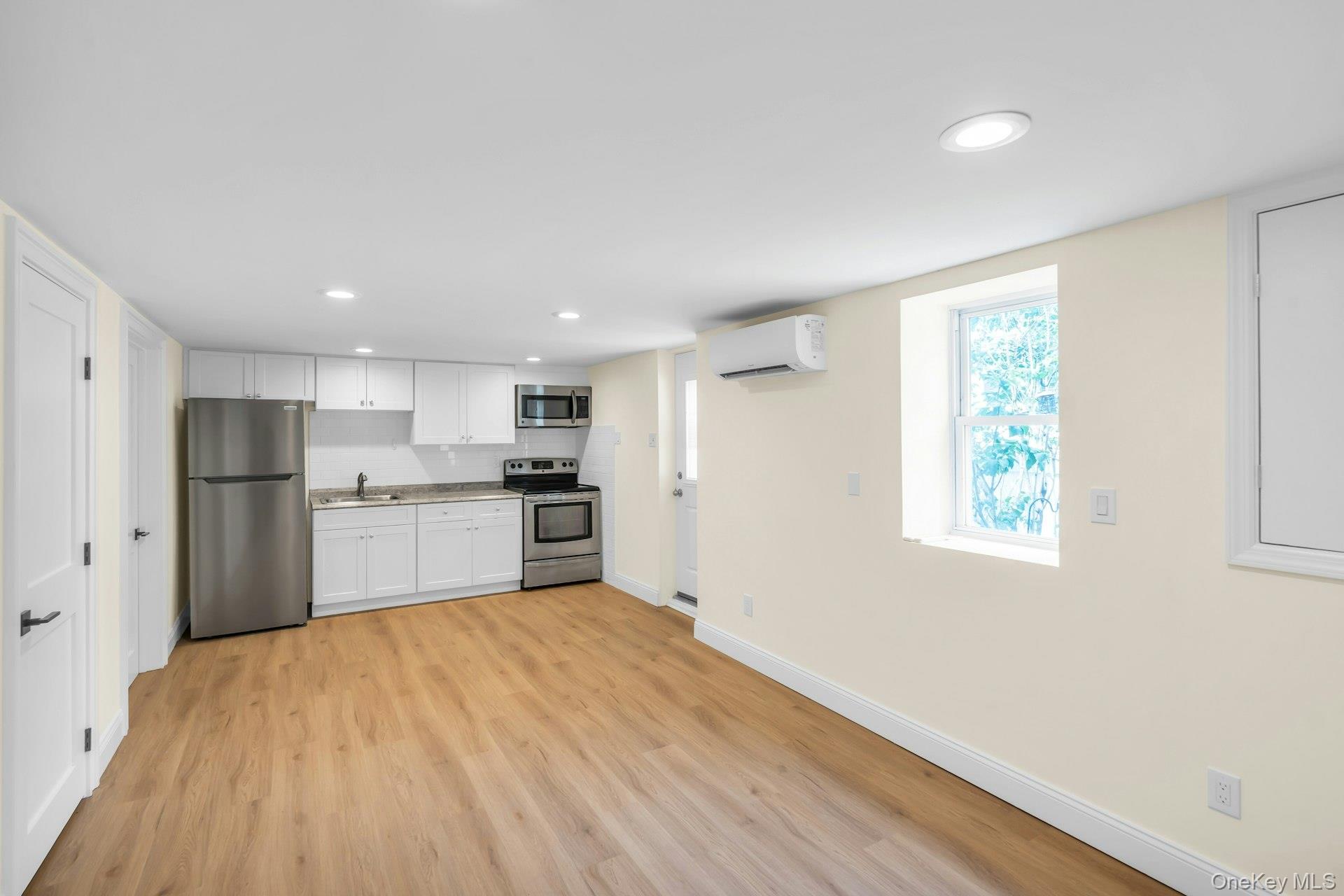 69 Edgewood Road, Unit B Port Washington, NY 11050 - Photo 6 of 13 Gallery Image 6