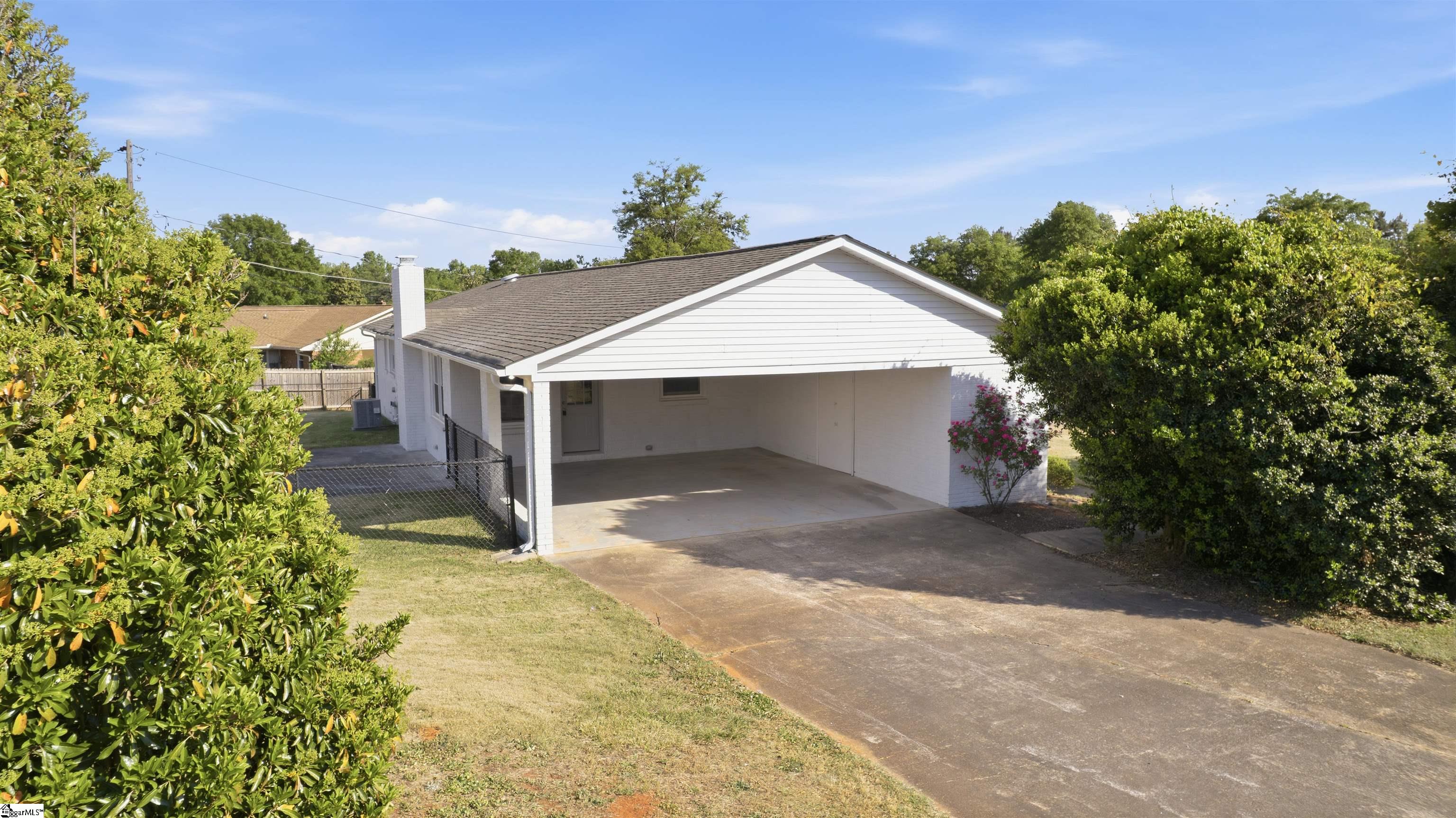 117 Hendrix Drive Boiling Springs, SC 29316 - Photo 3 of 27