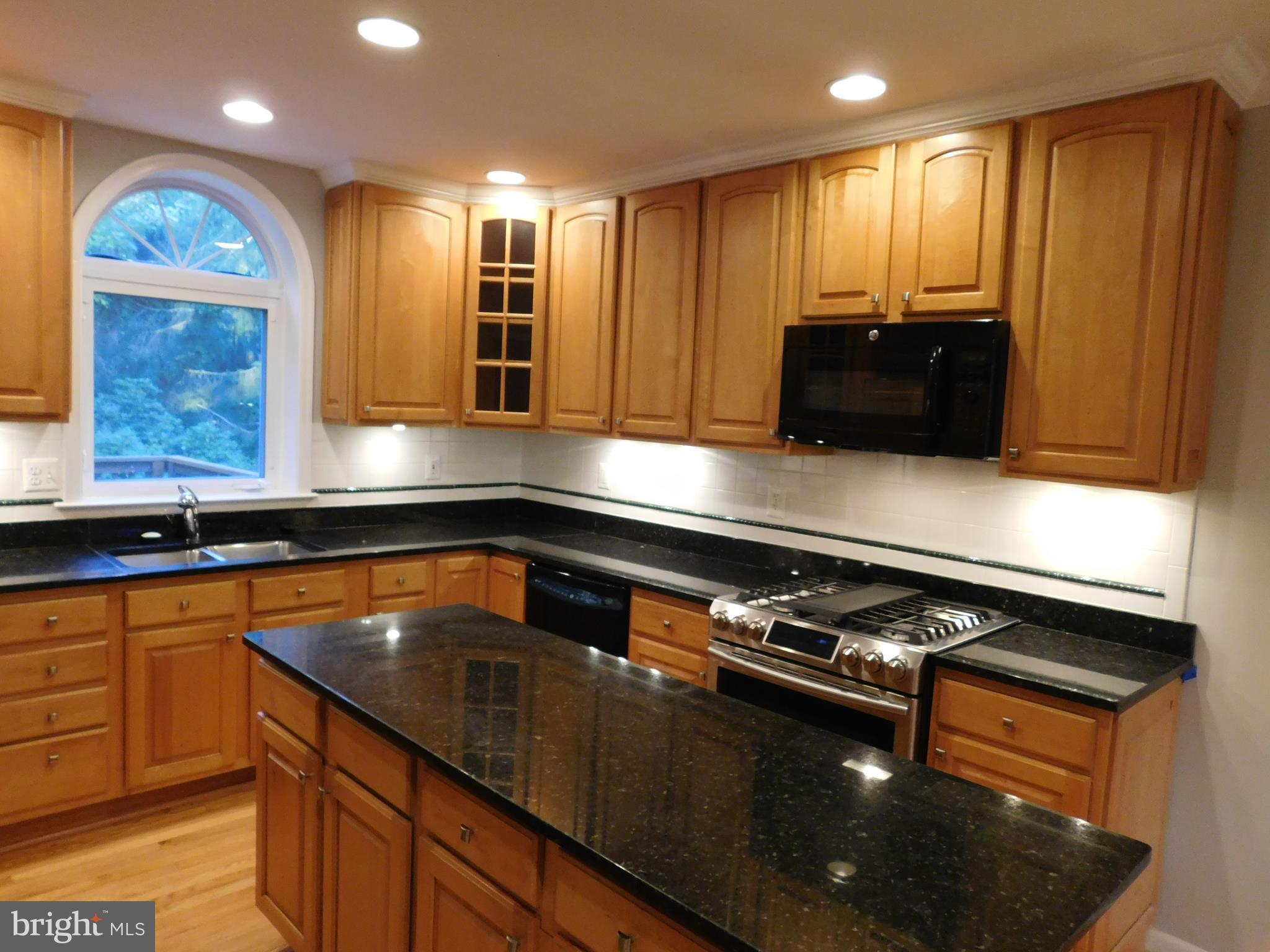 2404 Old Trace Lane Reston, VA 20191 - Photo 3 of 30 Gas Cooking