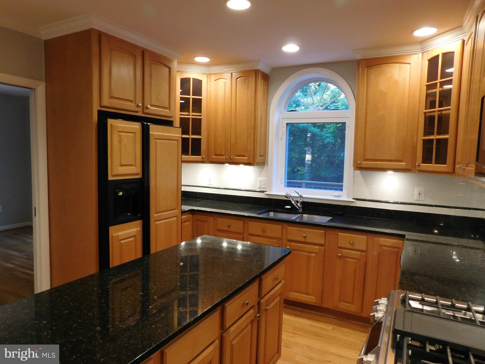 2404 Old Trace Lane Reston, VA 20191 - Photo 4 of 30 Glass Cornered Cabinets