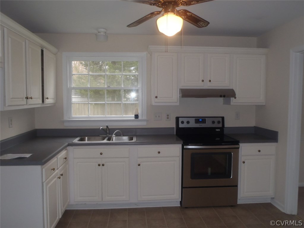 3219 Brookforest Road Midlothian, VA 23112 - Photo 7 of 23 a kitchen with granite countertop a sink and a stove