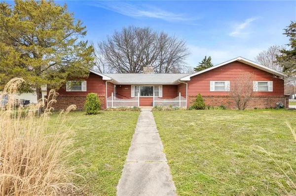 $270,000 | 402 West McKinley Street, Frontenac, KS 66763