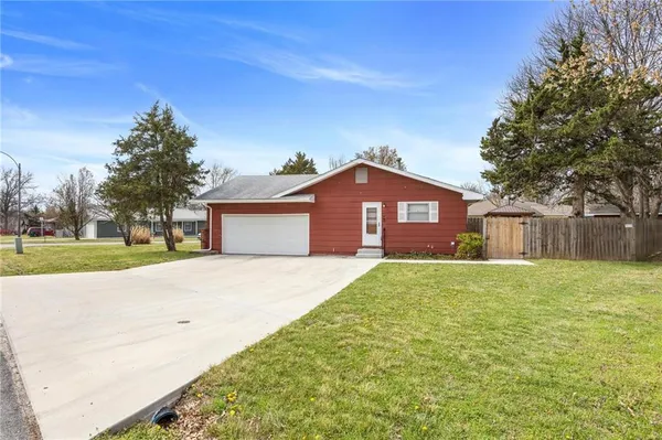 $270,000 | 402 West McKinley Street, Frontenac, KS 66763