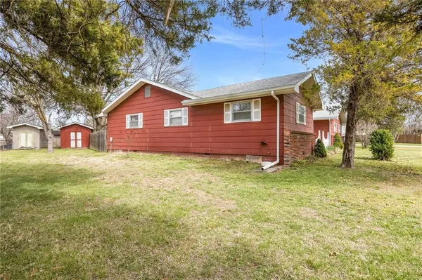 $270,000 | 402 West McKinley Street, Frontenac, KS 66763
