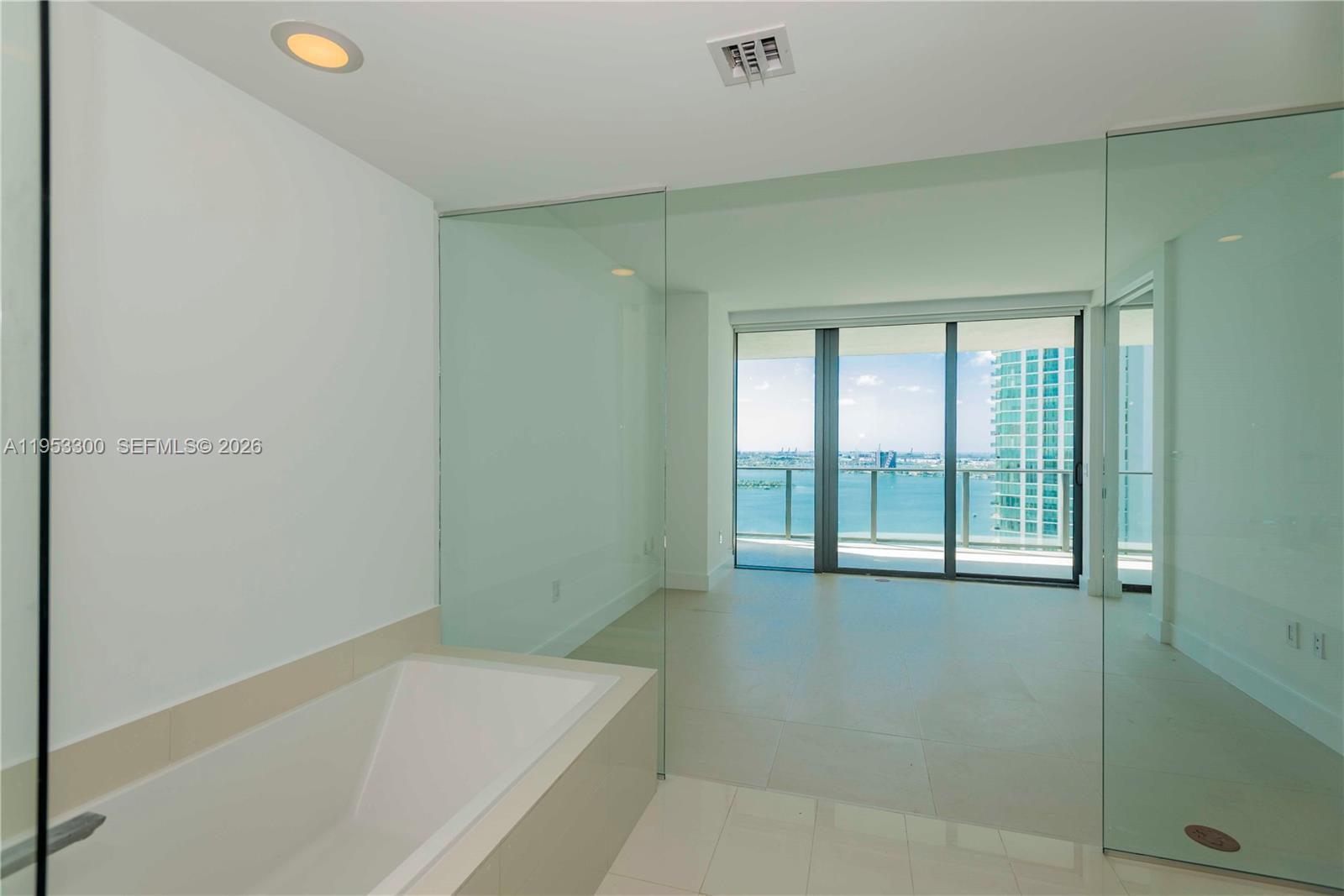 650 Northeast 32nd Street, Unit 2703 Miami, FL 33137 - Photo 9 of 51 a bathroom with a bathtub