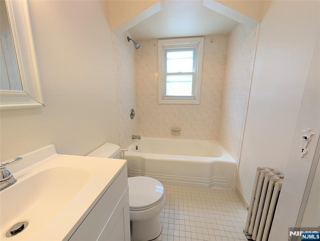 139 Eastern Way, Unit 2R Rutherford, NJ 07070 - Photo 4 of 6 Gallery Image 4