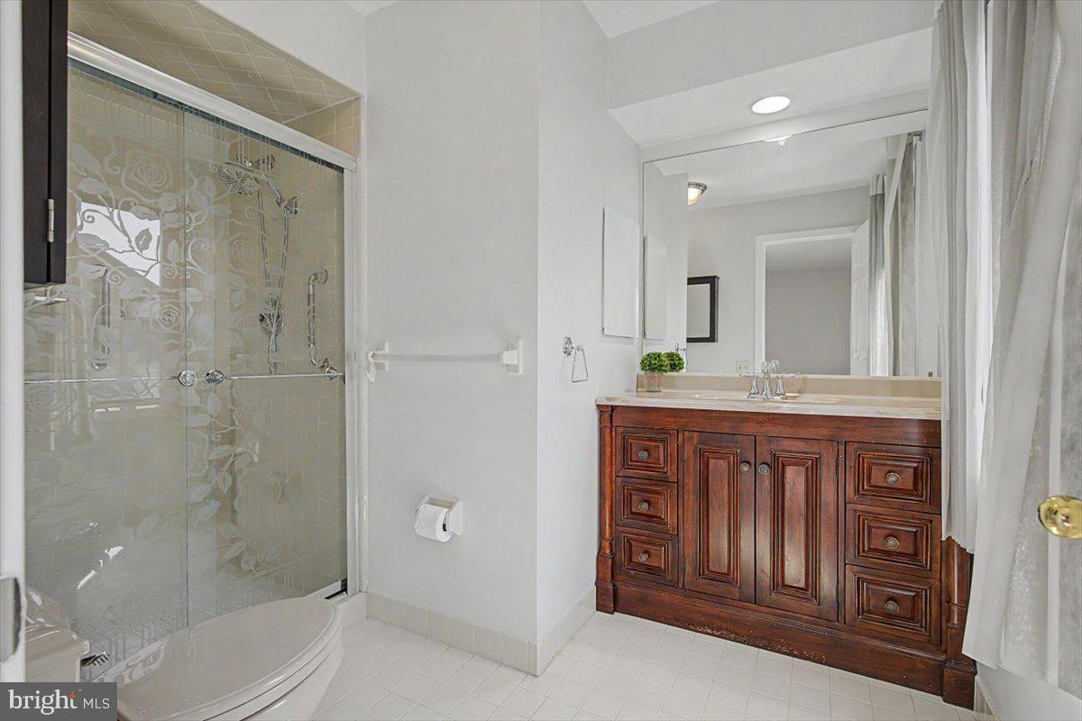 5 Steeplechase Road Wilmington, DE 19808 - Photo 21 of 39 a bathroom with a sink a toilet and shower