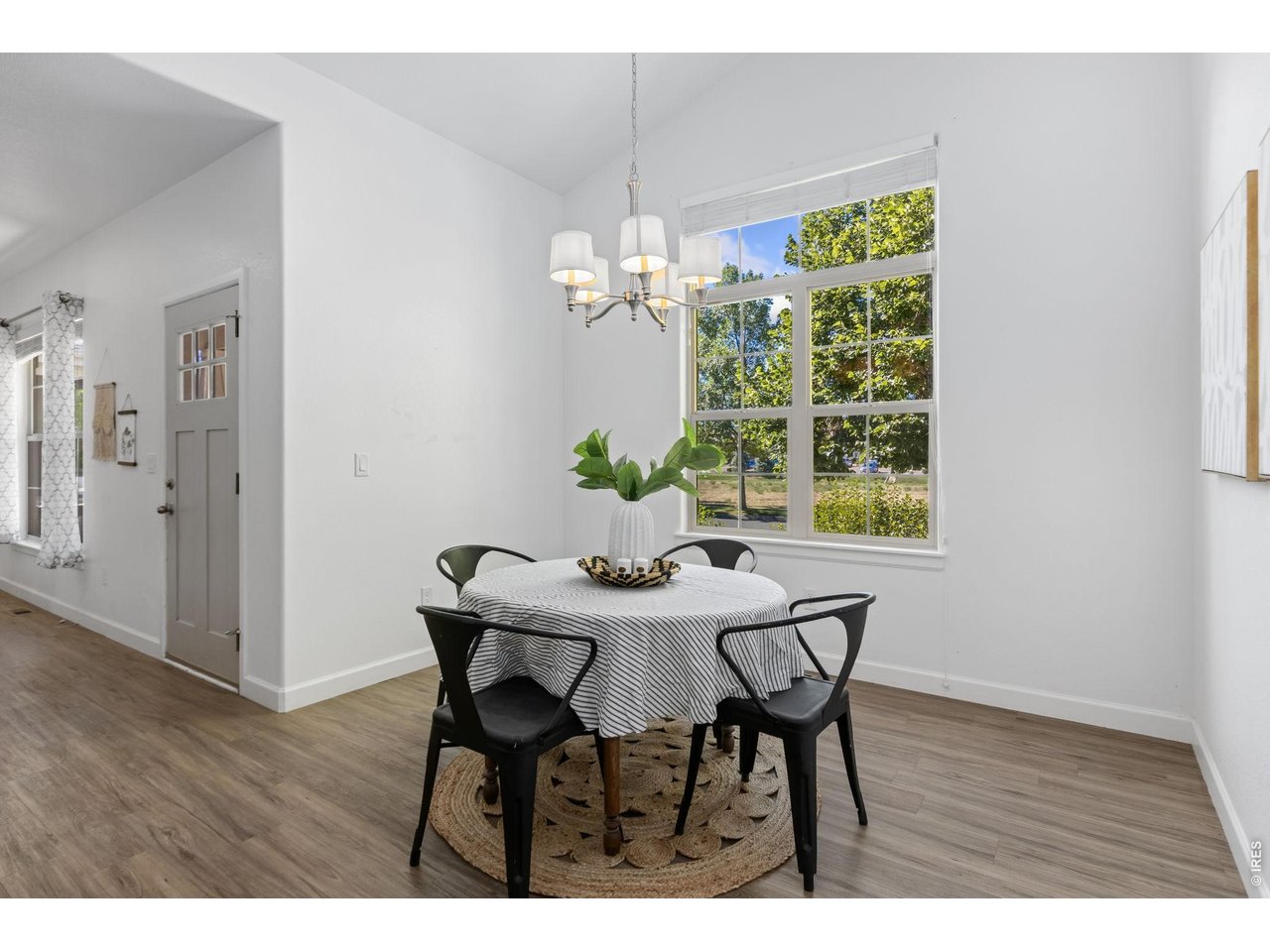 6511 19th Street Greeley, CO 80634 - Photo 5 of 26 Light and Airy Eating Area