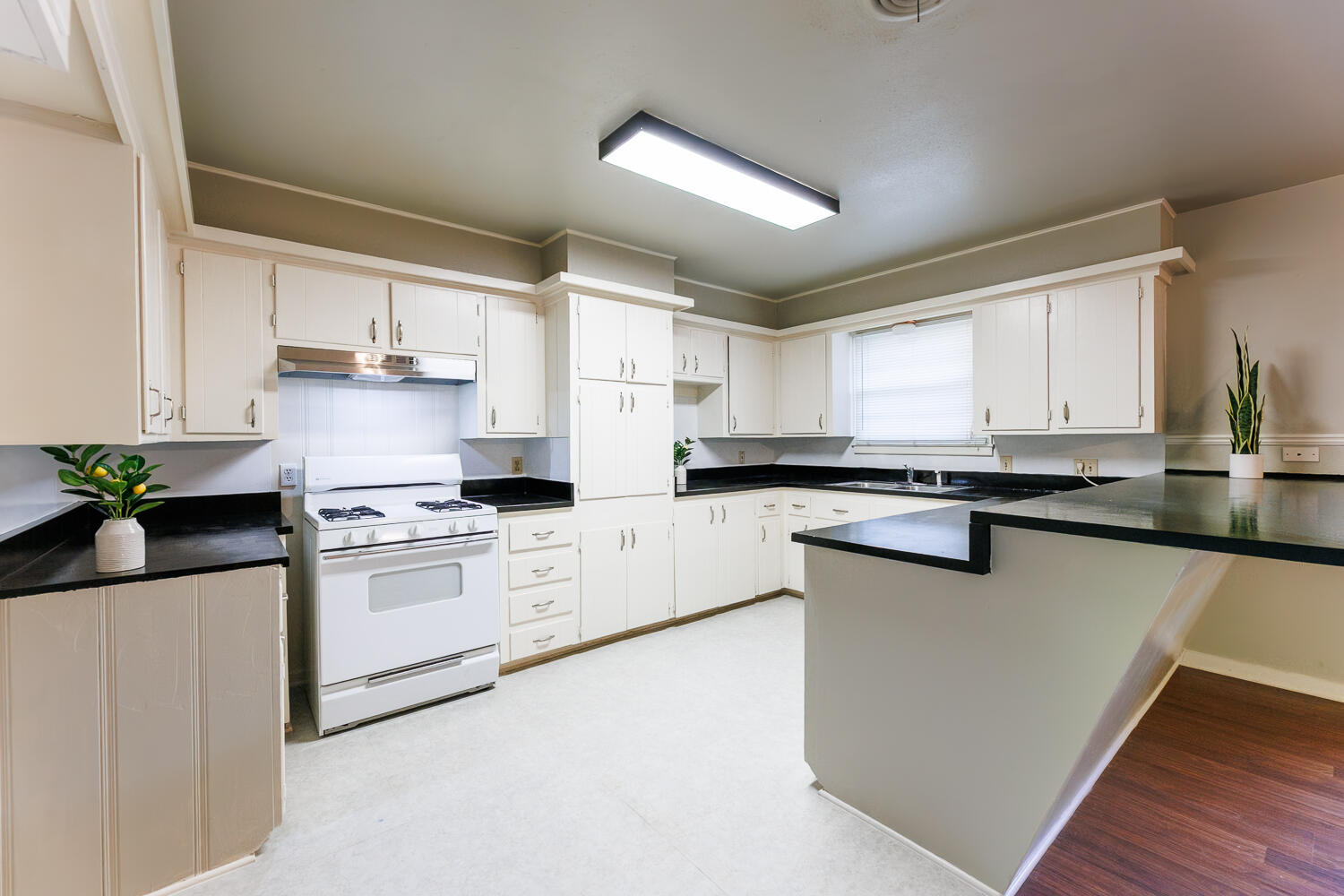 2508 61st Street Lubbock, TX 79413 - Photo 23 of 58 2508 61st-17