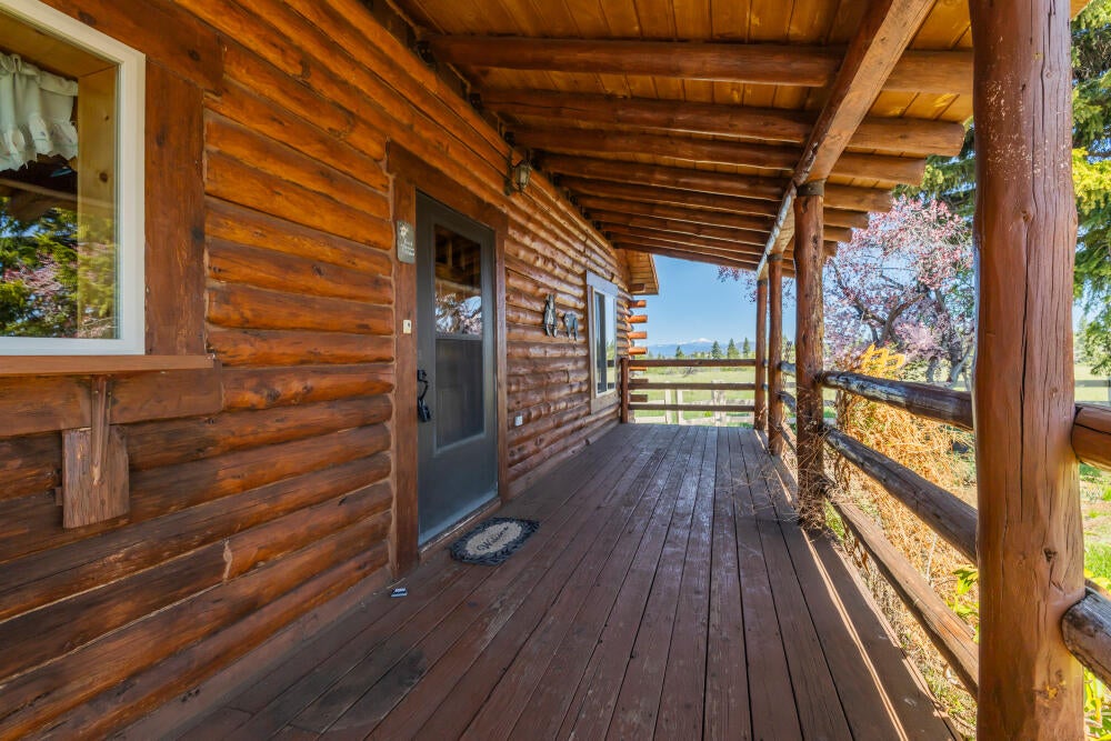 34840 Dawn Loop Chiloquin, OR 97624 - Photo 6 of 91 Front Porch