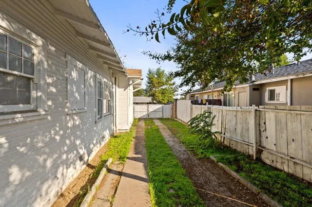 $309,000 | 3124 East Madison Avenue, Fresno, CA 93702