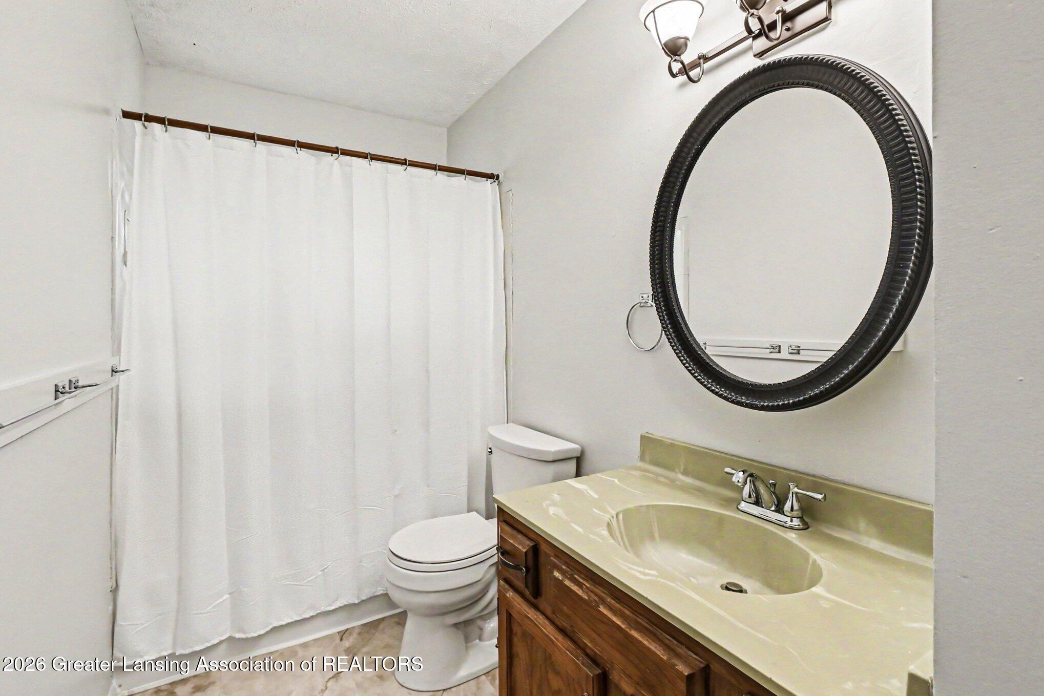 1422 Pierce Road Lansing, MI 48910 - Photo 20 of 36 020_file_6032