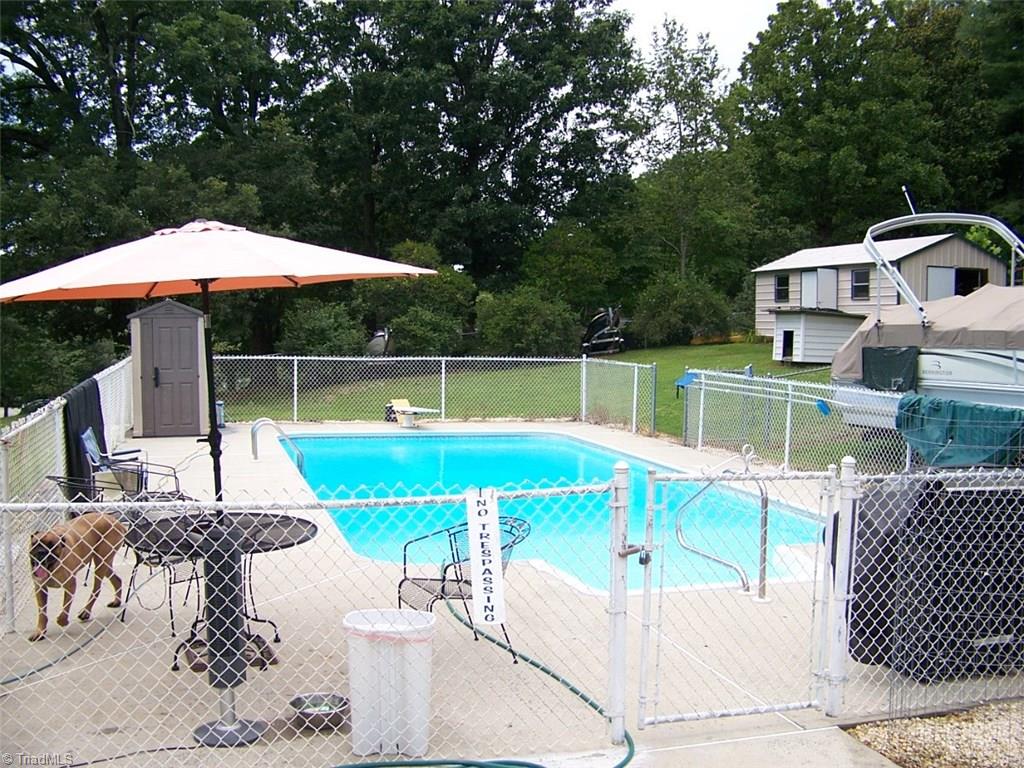 1010 Spring Street Mount Airy, NC 27030 - Photo 4 of 22 Gallery Image 4
