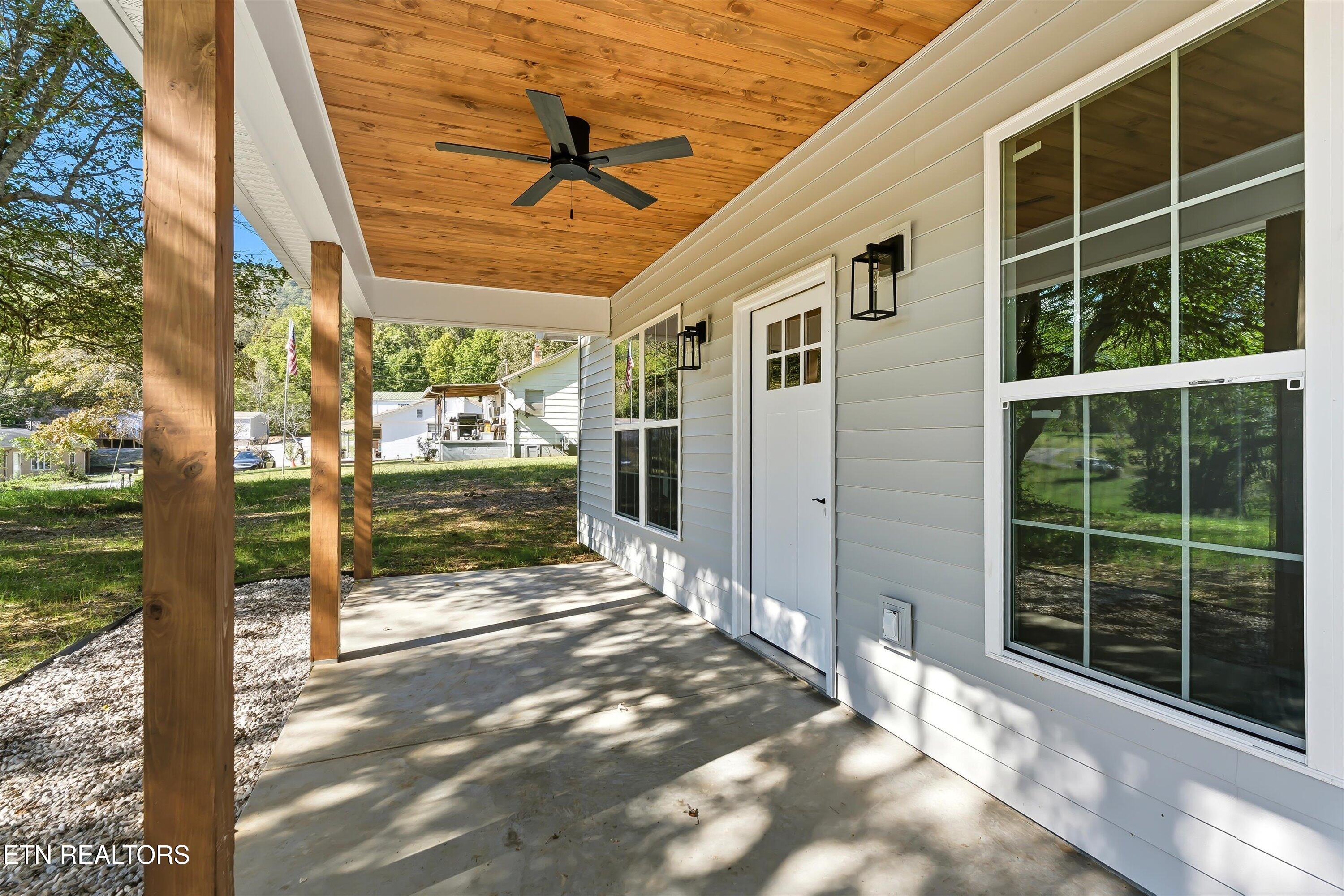 218 Morris Road Harriman, TN 37748 - Photo 3 of 31 05-218 Morris St-5