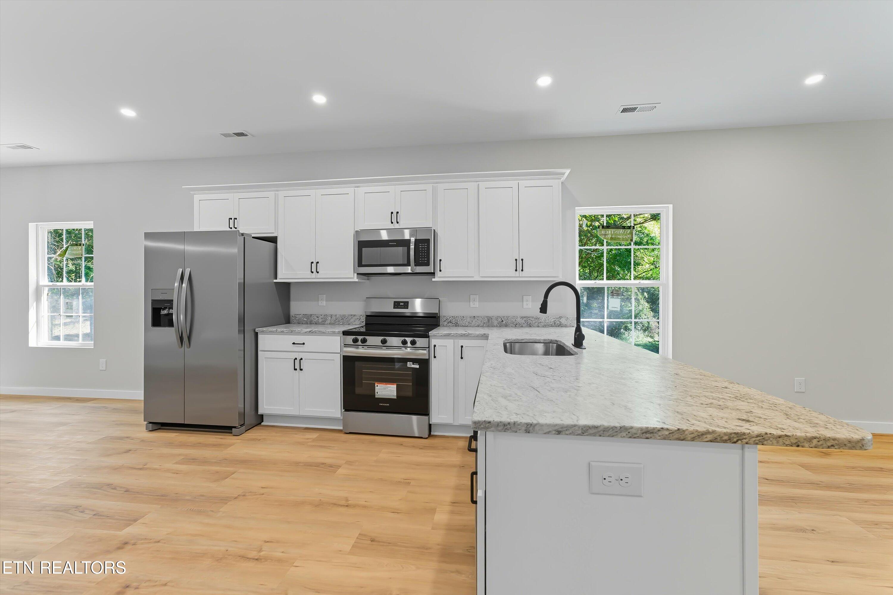 218 Morris Road Harriman, TN 37748 - Photo 8 of 31 09-218 Morris St-9