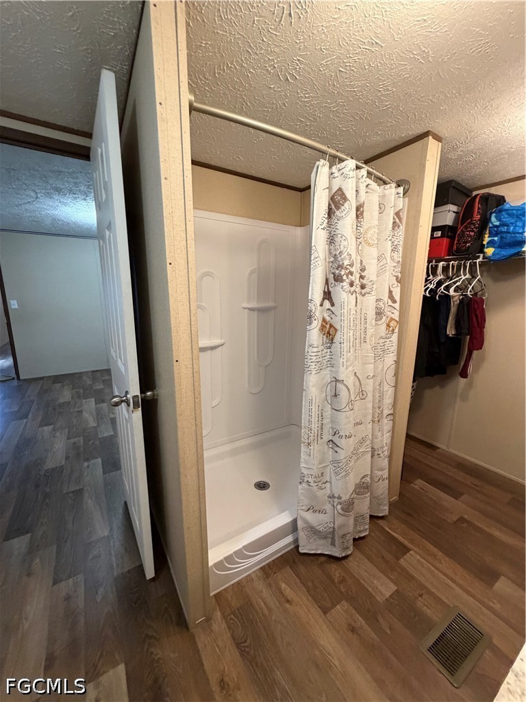 631 Stanton Street Clewiston, FL 33440 - Photo 14 of 24 a bathroom with a shower