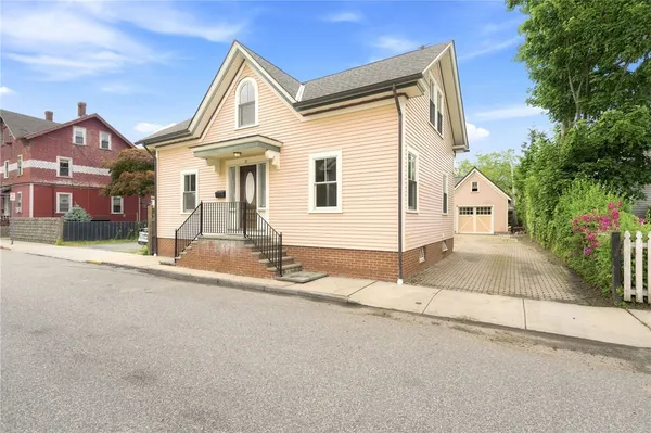 $1,595,000 | 21 Elm Street, Newport, RI 02840