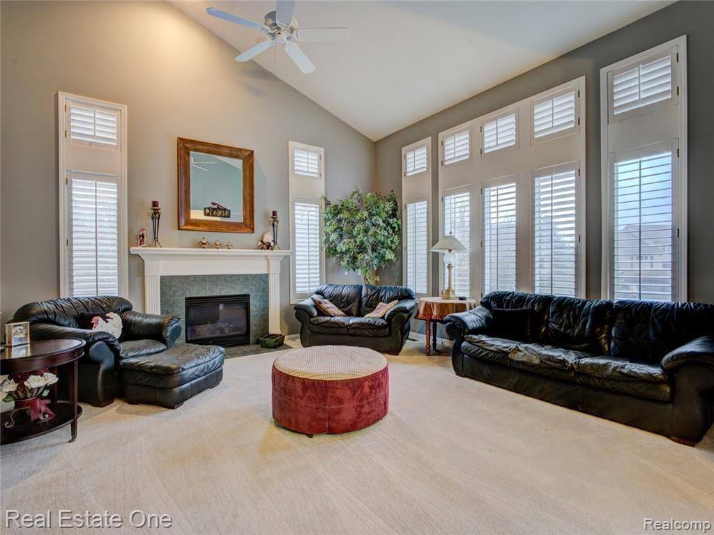 323 Lone Pine Circle Rochester, MI 48307 - Photo 20 of 39 DSC06435_6_7.jpg