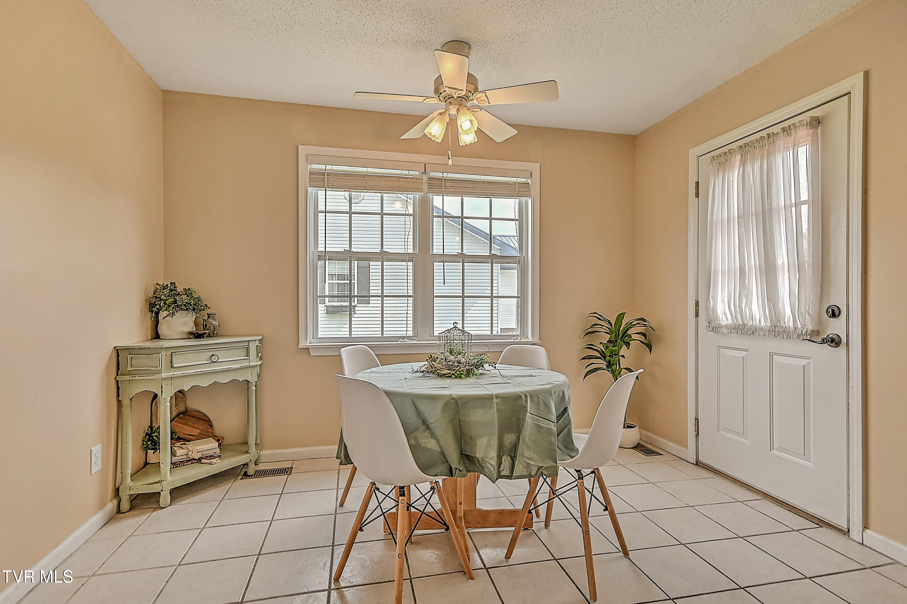 5020 Old Jonesboro Road Bristol, TN 37620 - Photo 12 of 42 5020 Old Jonesboro KW-12