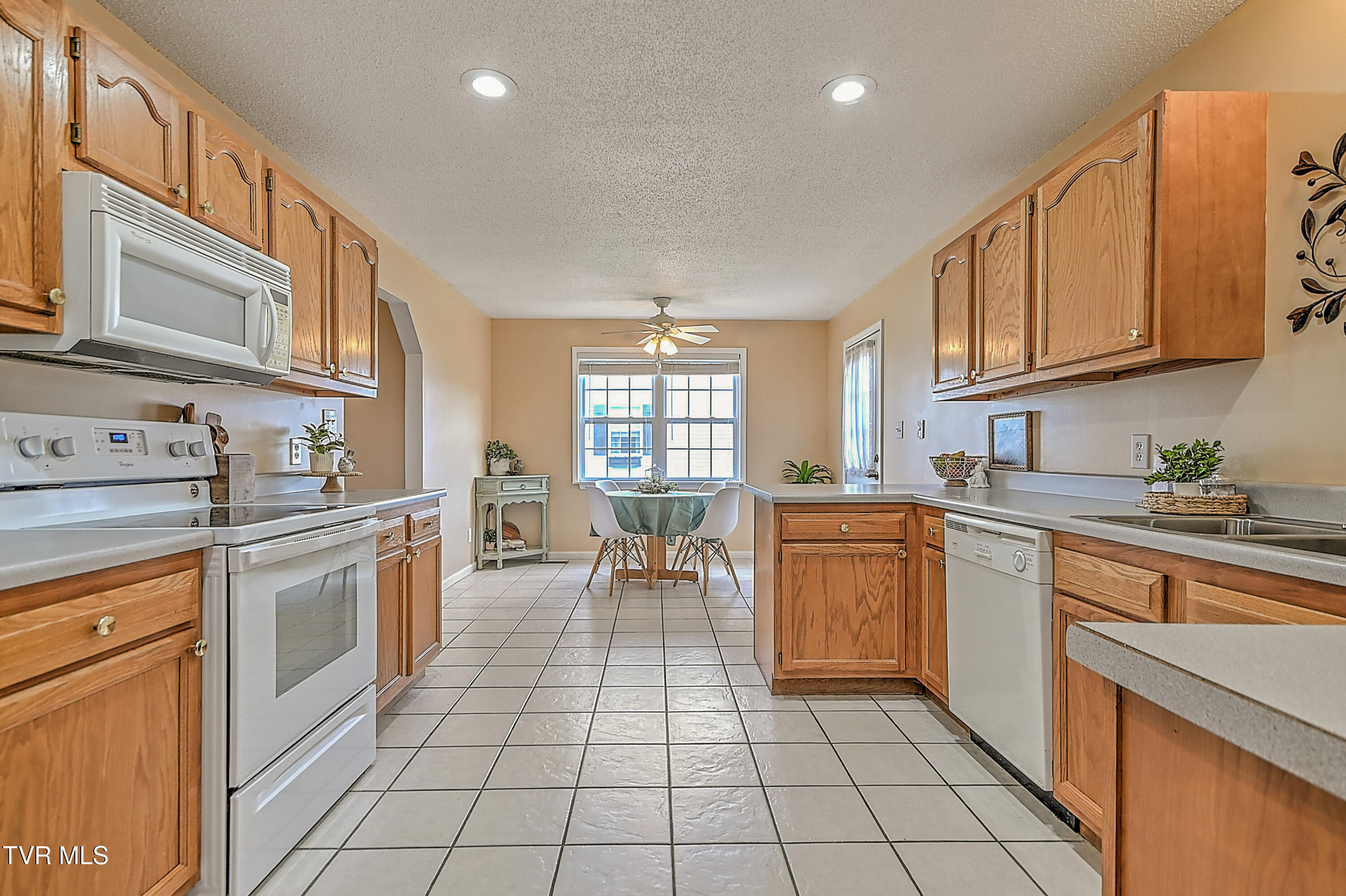 5020 Old Jonesboro Road Bristol, TN 37620 - Photo 18 of 42 5020 Old Jonesboro KW-18