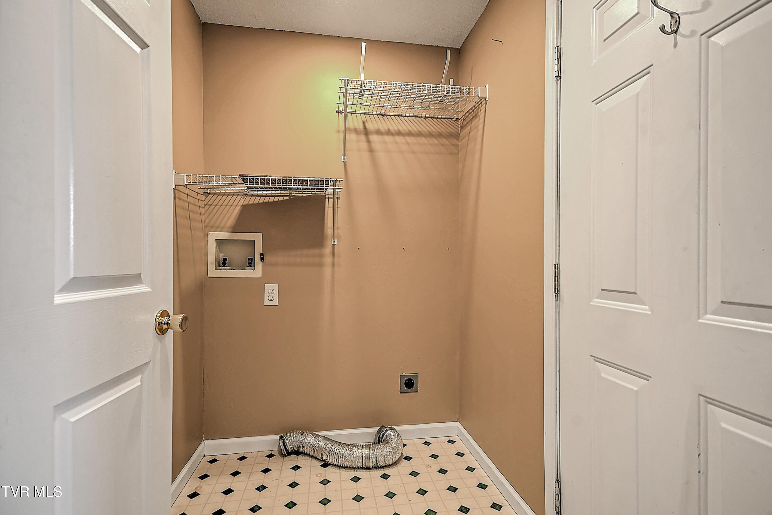 5020 Old Jonesboro Road Bristol, TN 37620 - Photo 32 of 42 5020 Old Jonesboro KW-32