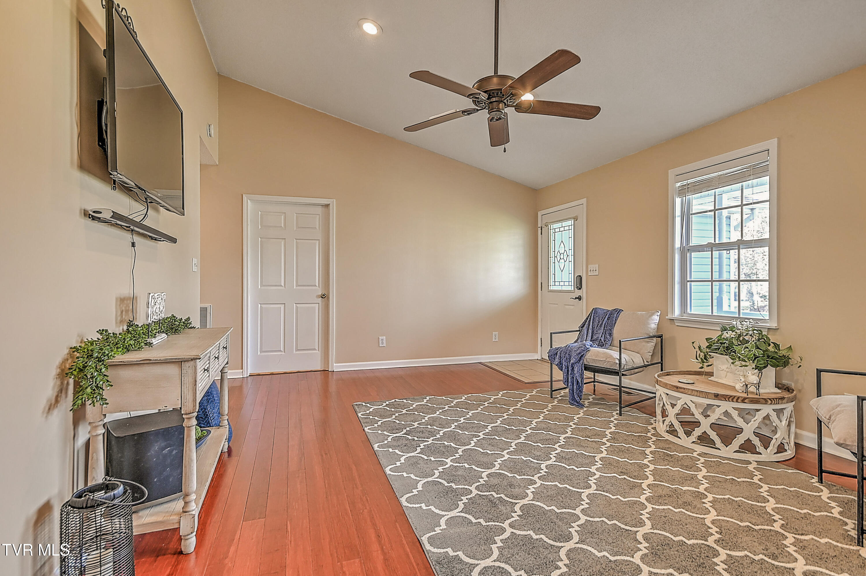 5020 Old Jonesboro Road Bristol, TN 37620 - Photo 10 of 42 5020 Old Jonesboro KW-10